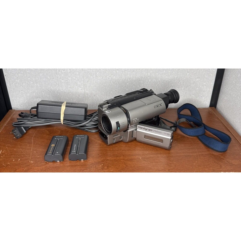 Sony Handycam CCD-TRV615 NTSC Hi8 Video8 Camcorder NightShot Tested Working